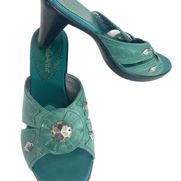 Bella Vita Green Sandals with Open Toe and Crystal Embellishments - Picture 2 of 10